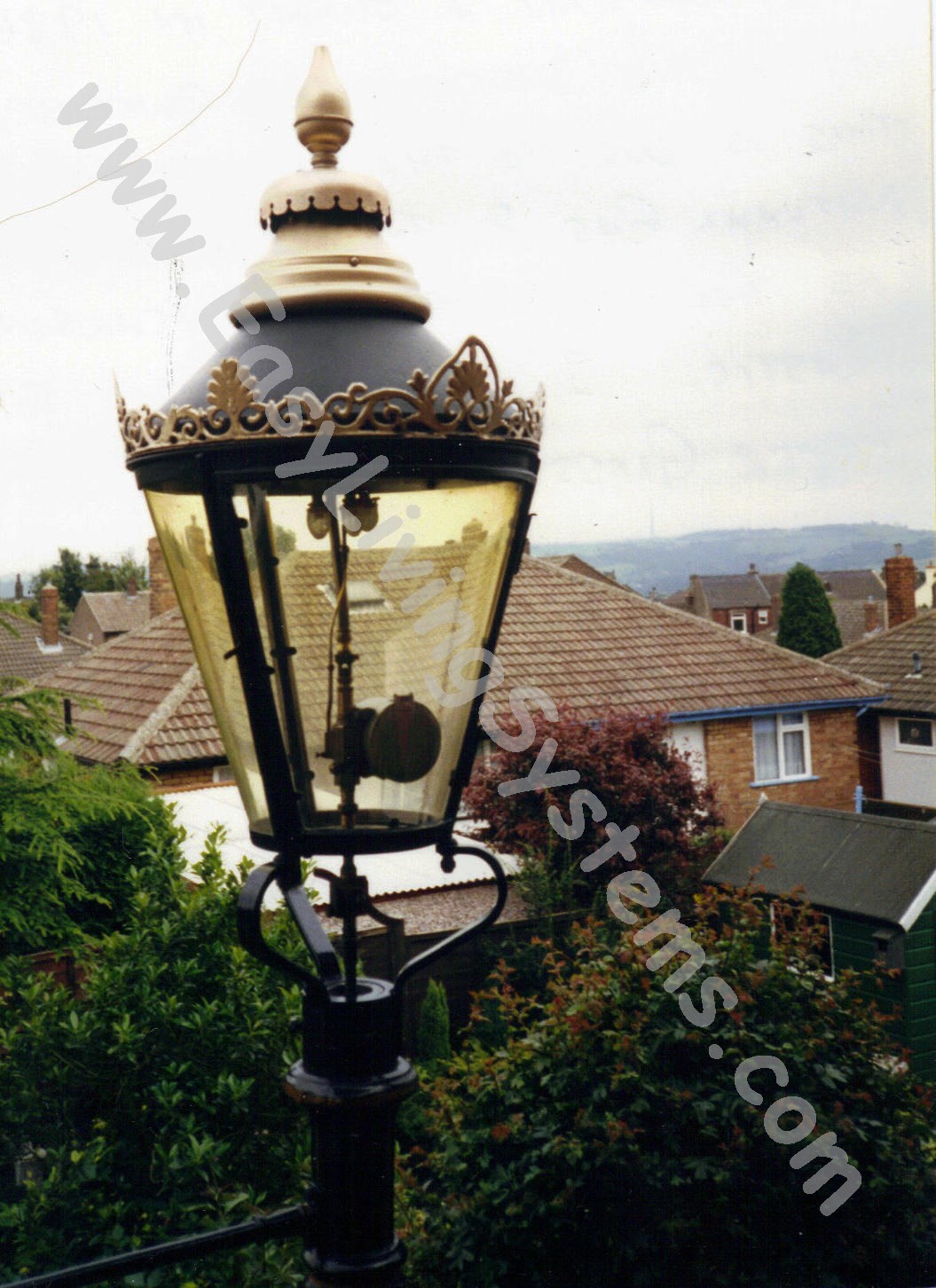 Curved Glass Panels of Sugg Lighting Ltd Grosvenor Model Gas Light Street Lamp